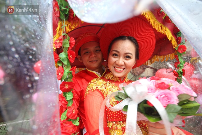 Lãng mạn đám cưới tập thể dưới mưa của các cặp đôi công nhân nghèo ở Đà Nẵng - Ảnh 6.