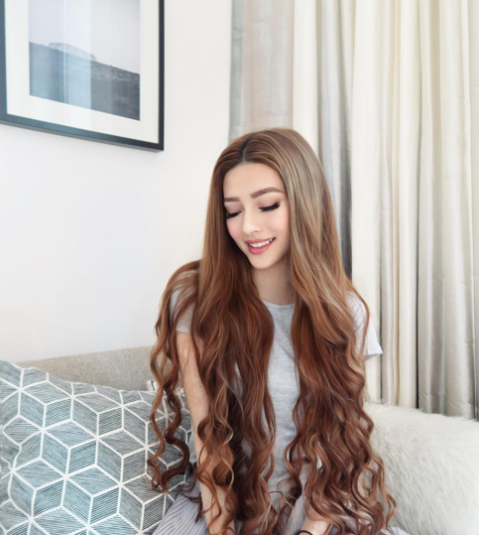 Nhìn mái tóc của cô ấy kìa, bao nhiêu cô gái khác phải phát ghen đây! - Ảnh 19. Nhìn mái tóc của cô ấy kìa, bao nhiêu cô gái khác phải phát ghen đây! - Ảnh 19.