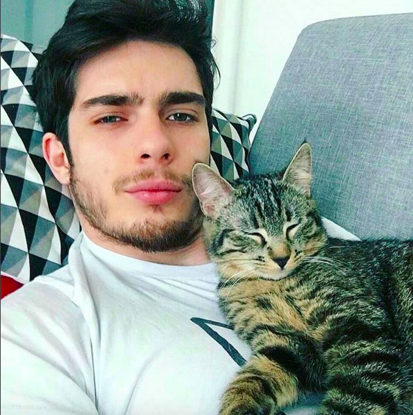 Loạt ảnh trai đẹp thế giới chụp với mèo: Bạn gái có thể không có, nhưng mèo nhất định phải nuôi 1 con! - Ảnh 14.
