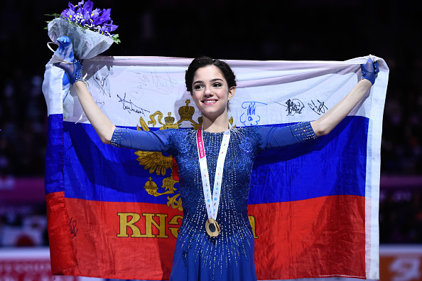 Nhan sắc vạn người mê của tân vô địch trượt băng thế giới Evgenia Medvedeva - Ảnh 1.