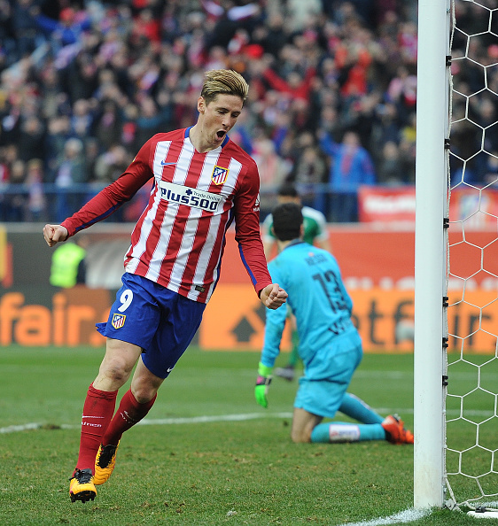 Torres tặng quà ân nhân sau khi ghi bàn thắng lịch sử cho Atletico Madrid - Ảnh 2.