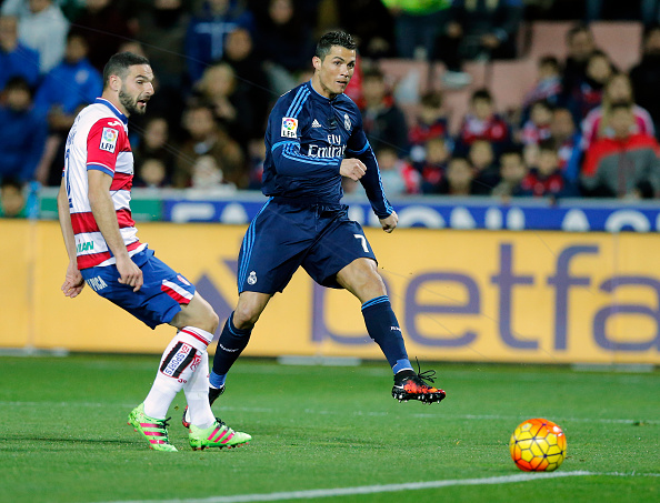 Ronaldo đá vật vờ ở trận gặp Granada vì... đau bụng - Ảnh 2.