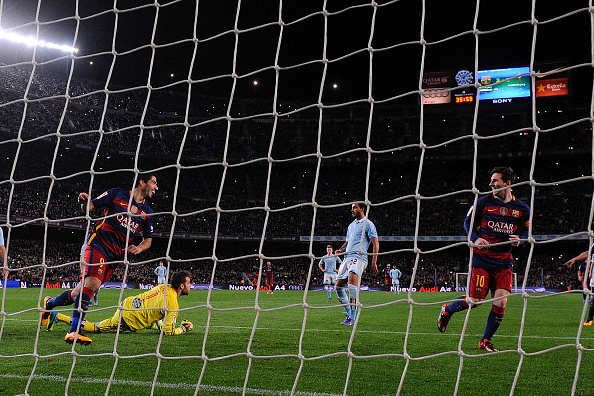 Messi, Suarez phối hợp đá phạt đền cực ảo - Ảnh 5.