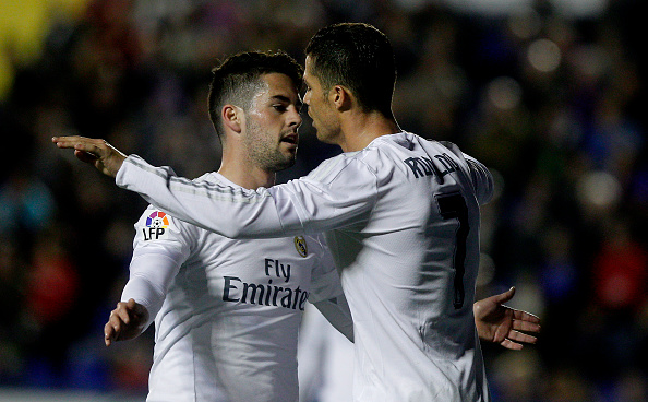 Ronaldo cãi nhau tay đôi với Pepe - Ảnh 1.