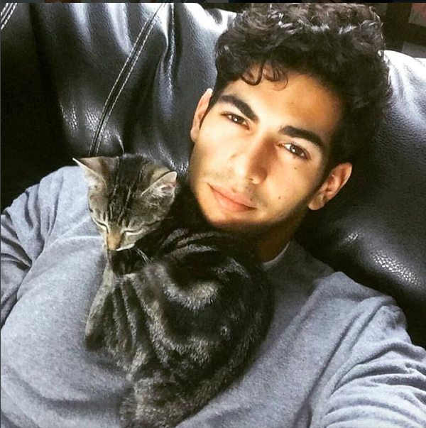Loạt ảnh trai đẹp thế giới chụp với mèo: Bạn gái có thể không có, nhưng mèo nhất định phải nuôi 1 con! - Ảnh 16.