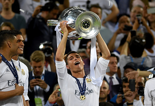 Ronaldo tự tin sẽ giành Quả bóng vàng FIFA thứ tư - Ảnh 2.