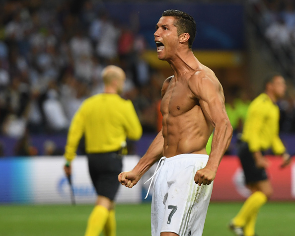 Màn thoát y của Ronaldo khiến Adidas cáu tiết - Ảnh 5.