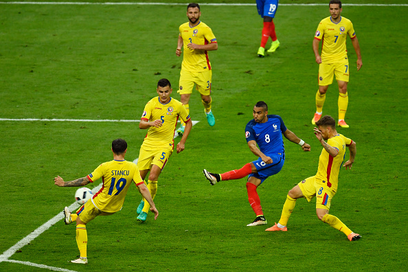 Dimitri Payet rơi lệ sau khi ghi bàn thắng vàng giúp Pháp thắng nghẹt thở Romania - Ảnh 2.