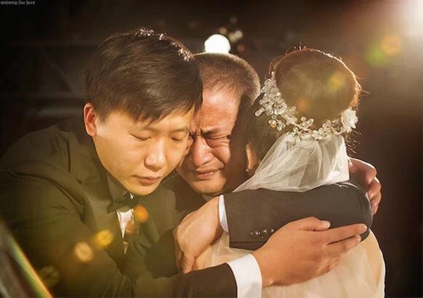 Chắc chắn c&aacute;c bạn nữ sẽ chỉ muốn chạy ngay về nh&agrave; &ocirc;m chầm lấy bố sau khi xem xong ch&ugrave;m ảnh n&agrave;y! - Ảnh 23.