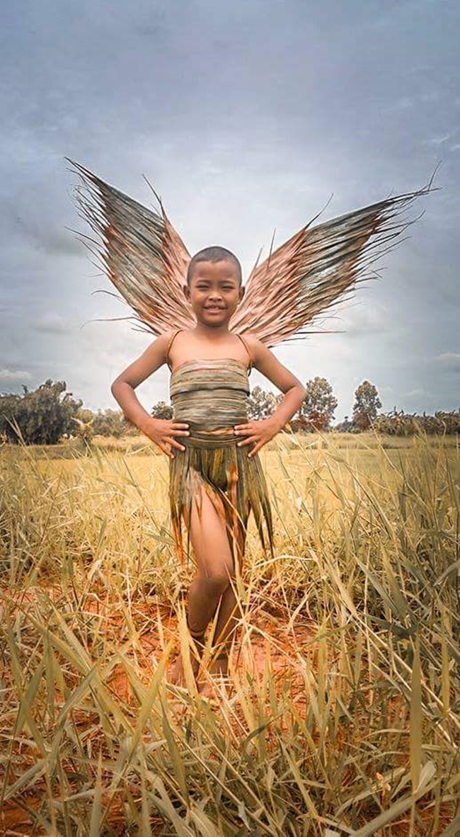 Cậu bé bỗng nổi tiếng khắp Thái Lan vì phong cách thời trang tự chế chẳng giống ai - Ảnh 1.