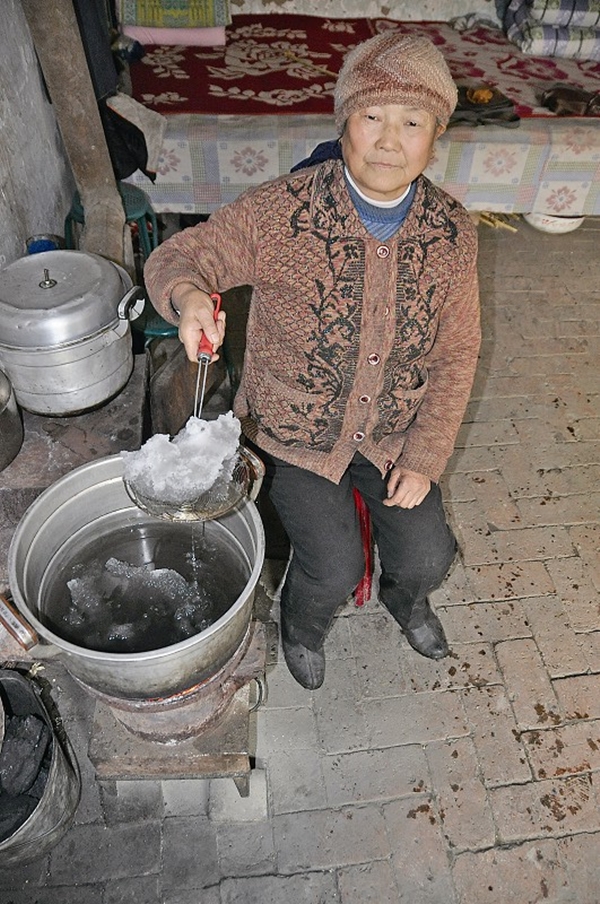Thêm những hình ảnh khó đỡ về cái lạnh kỷ lục ở Trung Quốc - Ảnh 17.