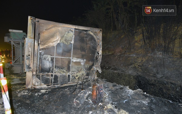 Hiện trường kinh hoàng vụ xe bồn đâm xe khách bốc cháy trên đèo Thung Khe khiến 3 người chết - Ảnh 6.