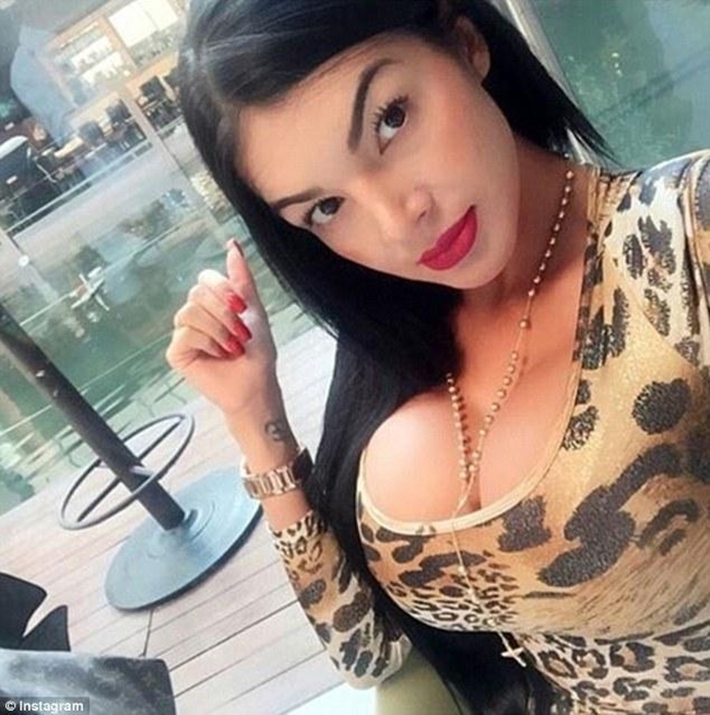 Để trở thành búp bê Barbie Latin, cô người mẫu này đã trải qua 25 cuộc phẫu thuật đau đớn - Ảnh 5.