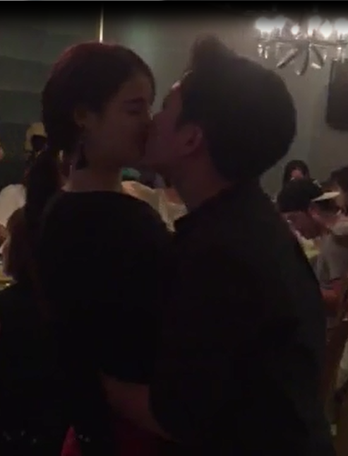 Lộ clip Trường Giang - Nhã Phương ôm hôn nhau mùi mẫn trong quán ăn - Ảnh 6.