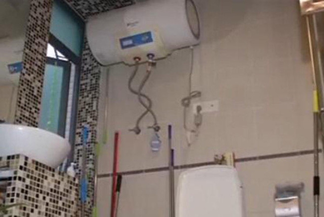 Bé gái 1 tuổi nguy kịch khi được mẹ tắm cho bằng vòi hoa sen - Ảnh 5.