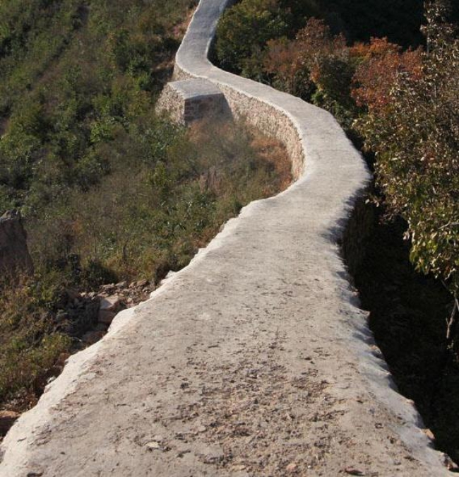 Vạn L&yacute; Trường Th&agrave;nh được cải tạo bằng c&aacute;ch phủ xi măng trắng khiến dư luận Trung Quốc phẫn nộ - Ảnh 4.