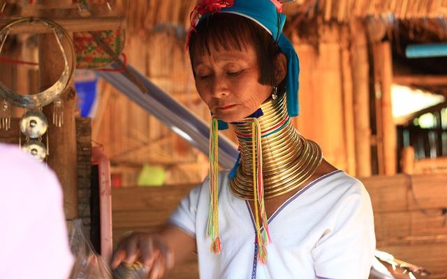 Gặp gỡ những "mỹ nhân cổ dài" ở Thái Lan