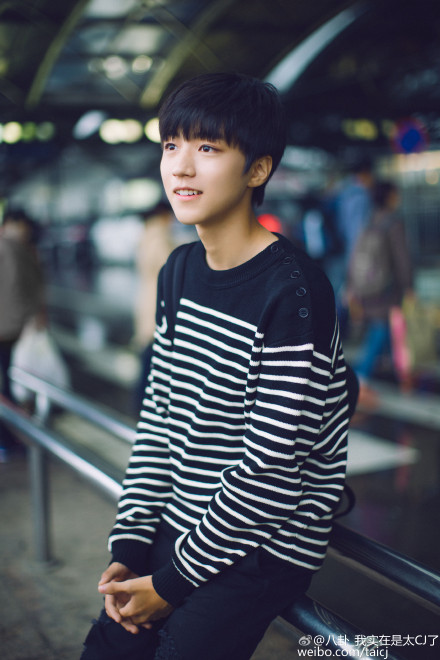 Vương Tuấn Khải (TFBoys): Từ cậu nhóc loắt choắt đến nam thần 17 tuổi - Ảnh 5.