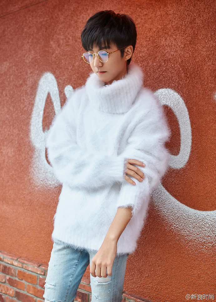 Hết gây bất ngờ với hình ảnh trưởng thành, Vương Tuấn Khải (TFBoys) lại khiến fan xao xuyến với bộ ảnh lãng mạn - Ảnh 10. Hết gây bất ngờ với hình ảnh trưởng thành, Vương Tuấn Khải (TFBoys) lại khiến fan xao xuyến với bộ ảnh lãng mạn - Ảnh 10.