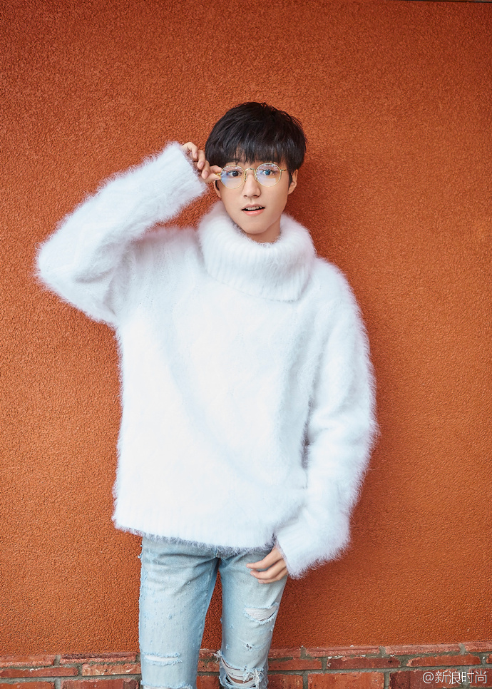 Hết gây bất ngờ với hình ảnh trưởng thành, Vương Tuấn Khải (TFBoys) lại khiến fan xao xuyến với bộ ảnh lãng mạn - Ảnh 11. Hết gây bất ngờ với hình ảnh trưởng thành, Vương Tuấn Khải (TFBoys) lại khiến fan xao xuyến với bộ ảnh lãng mạn - Ảnh 11.