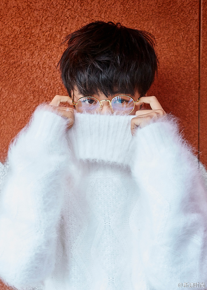 Hết gây bất ngờ với hình ảnh trưởng thành, Vương Tuấn Khải (TFBoys) lại khiến fan xao xuyến với bộ ảnh lãng mạn - Ảnh 8. Hết gây bất ngờ với hình ảnh trưởng thành, Vương Tuấn Khải (TFBoys) lại khiến fan xao xuyến với bộ ảnh lãng mạn - Ảnh 8.