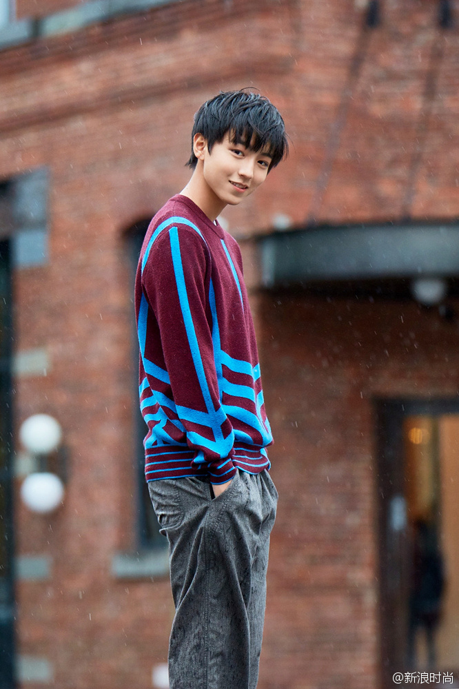 Hết gây bất ngờ với hình ảnh trưởng thành, Vương Tuấn Khải (TFBoys) lại khiến fan xao xuyến với bộ ảnh lãng mạn - Ảnh 3. Hết gây bất ngờ với hình ảnh trưởng thành, Vương Tuấn Khải (TFBoys) lại khiến fan xao xuyến với bộ ảnh lãng mạn - Ảnh 3.