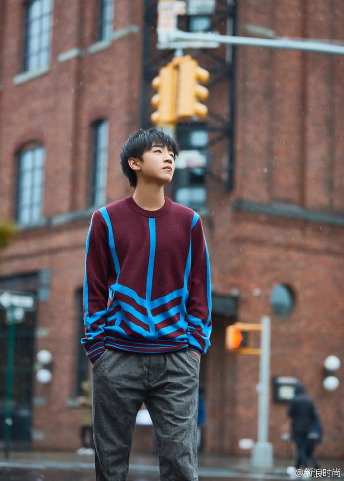 Hết gây bất ngờ với hình ảnh trưởng thành, Vương Tuấn Khải (TFBoys) lại khiến fan xao xuyến với bộ ảnh lãng mạn - Ảnh 6. Hết gây bất ngờ với hình ảnh trưởng thành, Vương Tuấn Khải (TFBoys) lại khiến fan xao xuyến với bộ ảnh lãng mạn - Ảnh 6.