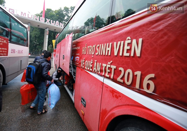 1.500 sinh viên được đưa về quê miễn phí - Ảnh 2.