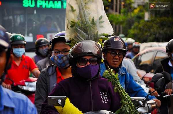 Người Hà Nội - Sài Gòn hối hả về quê nghỉ Tết sau buổi làm việc cuối cùng của năm - Ảnh 27.