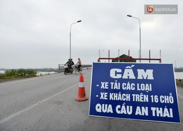Giao th&ocirc;ng &aacute;ch tắc đi&ecirc;u đứng sau vụ t&agrave;u ngh&igrave;n tấn đ&acirc;m nứt to&aacute;c cầu An Th&aacute;i - Ảnh 8.