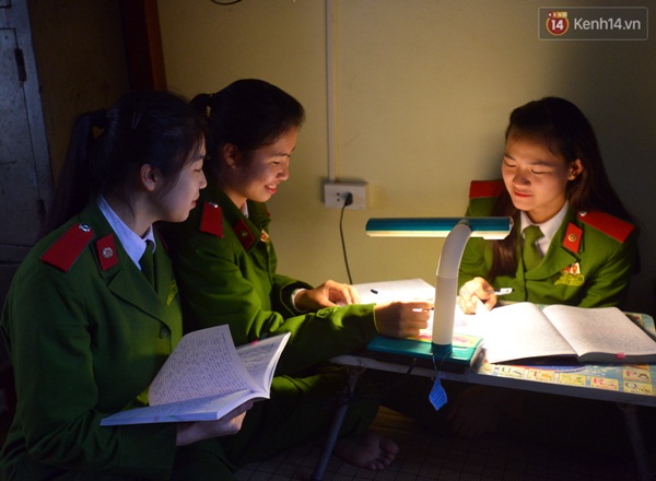 Hình ảnh đáng yêu của nữ học viên cảnh sát có màn cắt kéo quật ngã 3 đối tượng - Ảnh 7.