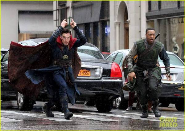 Cười t&eacute; ghế với ảnh chế Doctor Strange diễn s&acirc;u nhảy nh&oacute;t tr&ecirc;n phim trường - Ảnh 3.