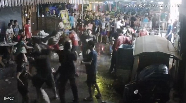Th&aacute;i Lan: Cả gia đ&igrave;nh người Anh bị nh&oacute;m c&ocirc;n đồ đ&aacute;nh bất tỉnh tại khu nghỉ dưỡng nổi tiếng - Ảnh 8.