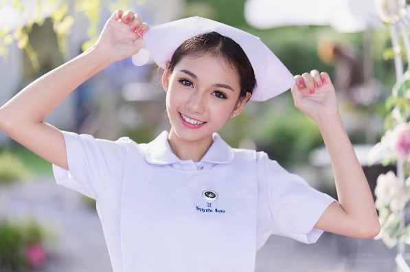 Đây chính là nữ y tá xinh đẹp và nổi tiếng nhất Thái Lan! - Ảnh 4.