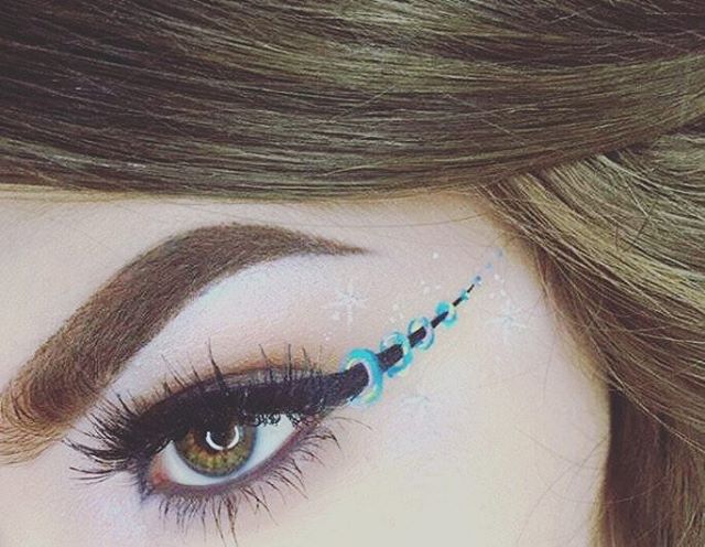 Kẻ eyeliner thường đã khó, nay các nàng còn thi nhau kẻ kiểu đánh đố như thế này - Ảnh 8.