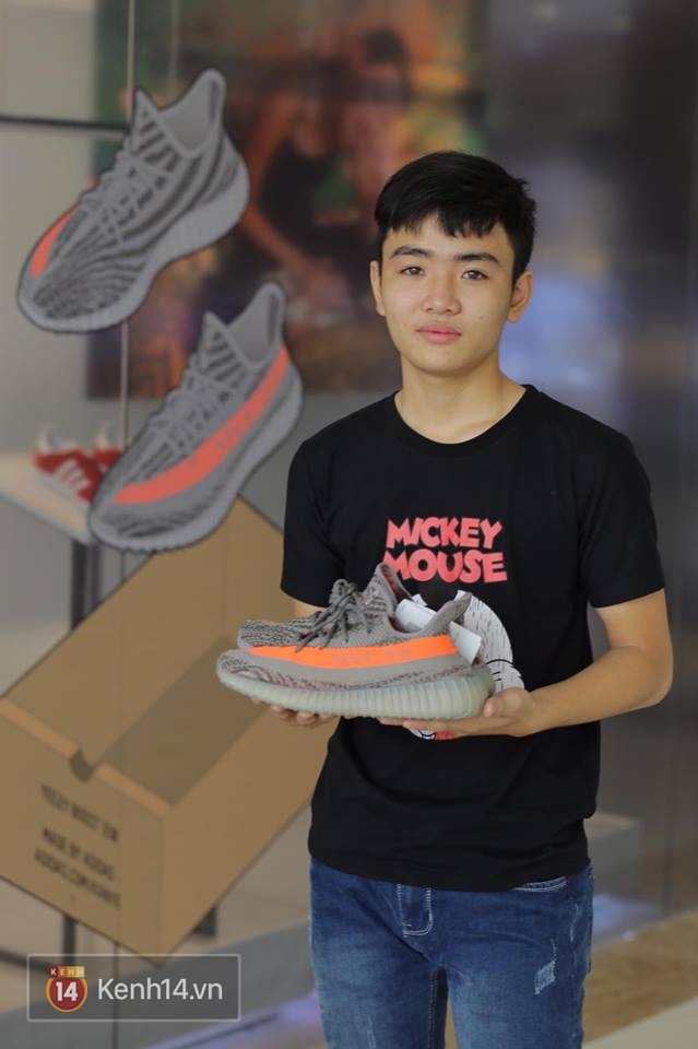 Giới trẻ Việt vui sướng khi chính thức được rinh đôi sneaker siêu hot Yeezy Boost 350 V2 - Ảnh 7.