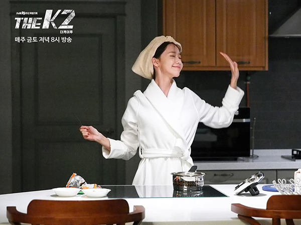 K2: Ngắm Yoona ăn mì tôm, Ji Chang Wook cười tít mắt - Ảnh 10.