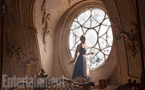 Emma Watson đẹp lộng lẫy với chiếc váy vàng thần thánh trong Beauty and the Beast - Ảnh 7.