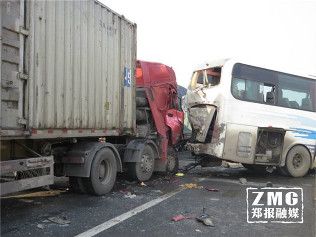Trung Quốc: Sương mù dày đặc khiến 24 chiếc xe gặp tai nạn liên hoàn trên đường cao tốc - Ảnh 7.