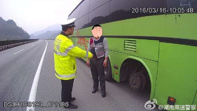 Trung Quốc: Những tổ lái của năm khiến người đi đường phải kinh hồn bạt vía - Ảnh 11.