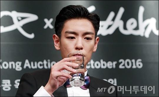 T.O.P (Big Bang) tiều tụy, xuống sắc rõ rệt sau vụ việc bị fan cuồng Trung Quốc quấy rối - Ảnh 3.