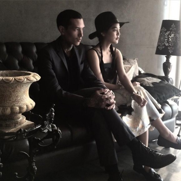 Đ&acirc;y ch&iacute;nh l&agrave; người y&ecirc;u ngo&agrave;i đời si&ecirc;u ngầu của Lee trong T&igrave;nh y&ecirc;u kh&ocirc;ng c&oacute; lỗi, lỗi ở bạn th&acirc;n - Ảnh 20.