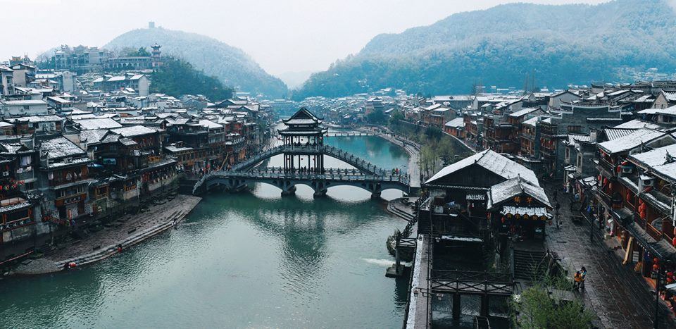 Bộ ảnh này sẽ khiến bạn quyết tâm ghé thăm Phượng hoàng cổ trấn một lần - Ảnh 1. 734984-1135132383177770-3128205216008161870-n-1457974411167 734984-1135132383177770-3128205216008161870-n-1457974411167 Bộ ảnh này sẽ khiến bạn quyết tâm ghé thăm Phượng hoàng cổ trấn một lần - Ảnh 1. Phượng Hoàng Cổ Trấn Ngày Tuyết Rơi - Bộ ảnh này sẽ khiến bạn quyết tâm ghé thăm Phượng hoàng cổ trấn một lần 734984 1135132383177770 3128205216008161870 n 1457974411167