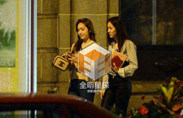 Hai chị em Jessica - Krystal tung tẩy hẹn hò, Tyler Kwon làm trợ lý chụp hình - Ảnh 5.