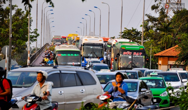 Người Hà Nội - Sài Gòn hối hả về quê nghỉ Tết sau buổi làm việc cuối cùng của năm - Ảnh 28.