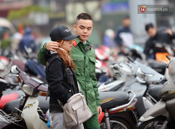 Hà Nội: Những hình ảnh xúc động trong buổi giao nhận quân 2016 - Ảnh 8.
