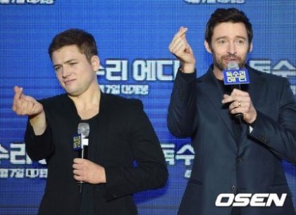 Hài hước cảnh sao Mật vụ Kingsman bối rối làm Finger heart sign khi đến Hàn - Ảnh 7.