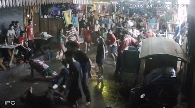 Th&aacute;i Lan: Cả gia đ&igrave;nh người Anh bị nh&oacute;m c&ocirc;n đồ đ&aacute;nh bất tỉnh tại khu nghỉ dưỡng nổi tiếng - Ảnh 9.