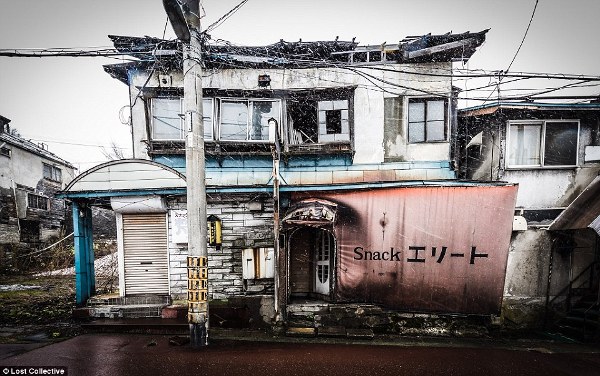 Những bức hình đầy ám ảnh về thành phố ma tại Nhật Bản - Ảnh 8.