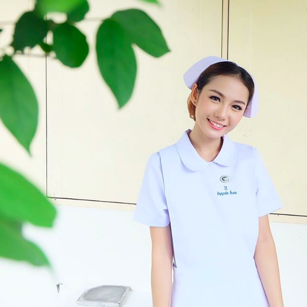 Đây chính là nữ y tá xinh đẹp và nổi tiếng nhất Thái Lan! - Ảnh 5.